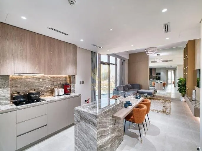 Luxury 1Br Larger Layout Westwood Grande - 1103 ドバイ