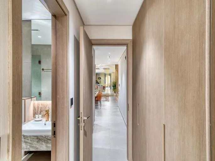 Luxury 1Br Larger Layout Westwood Grande - 1103 ドバイ アパート