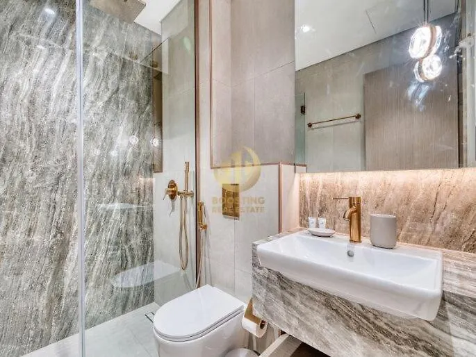 Luxury 1Br Larger Layout Westwood Grande - 1103 ドバイ アパート